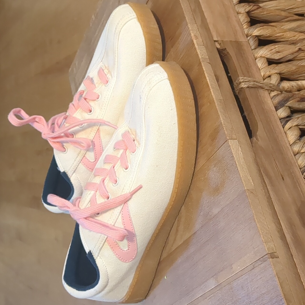 Tretorn womens size 9 Nyliteplus canvas sneaker white/pink tennis shoes. EUC